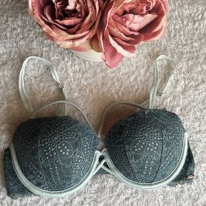 Teal Lace Push-Up Bra 🌊